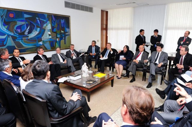 Prioridade para estados e municÃ­pios foi definida em reuniÃ£o de lÃ­deres do Senado