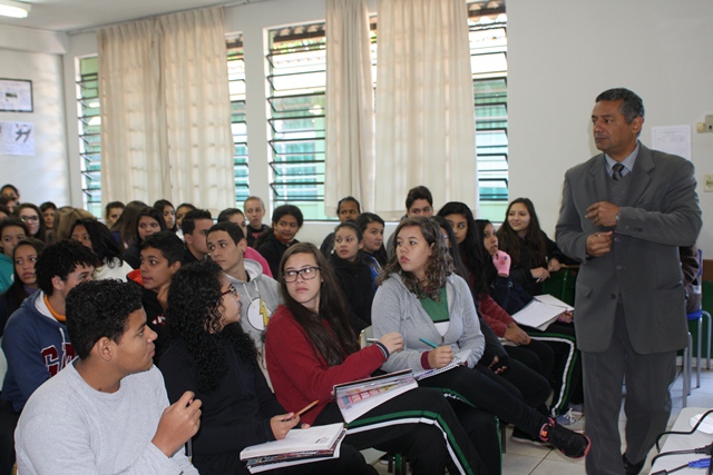 Acamdoze realiza palestra sobre portais da transparÃªncia a estudantes