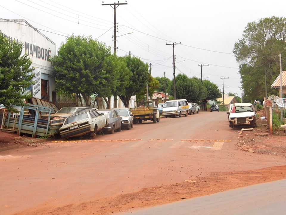 Lei prevÃª remoÃ§Ã£o e atÃ© multa a donos de veÃ­culos abandonados em JaniÃ³polis