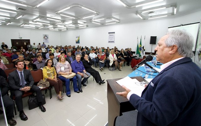 Conselheiro afirma que crise afeta municÃ­pios e pressiona agentes pÃºblicos