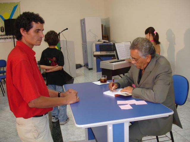Ex-prefeito, que foi presidente da Acamdoze lanÃ§arÃ¡ seu sexto livro