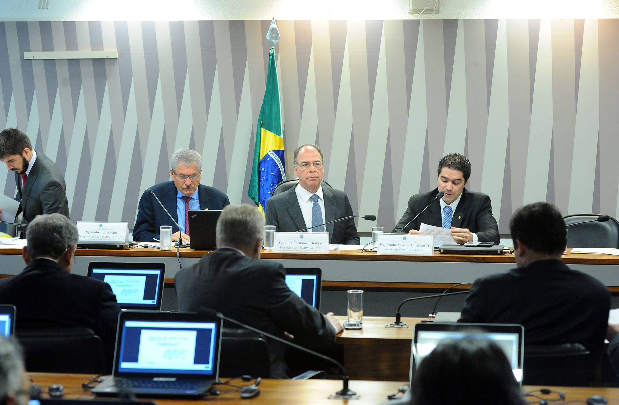 ComissÃ£o mista aprova MP que refinancia dÃ­vidas tributÃ¡rias