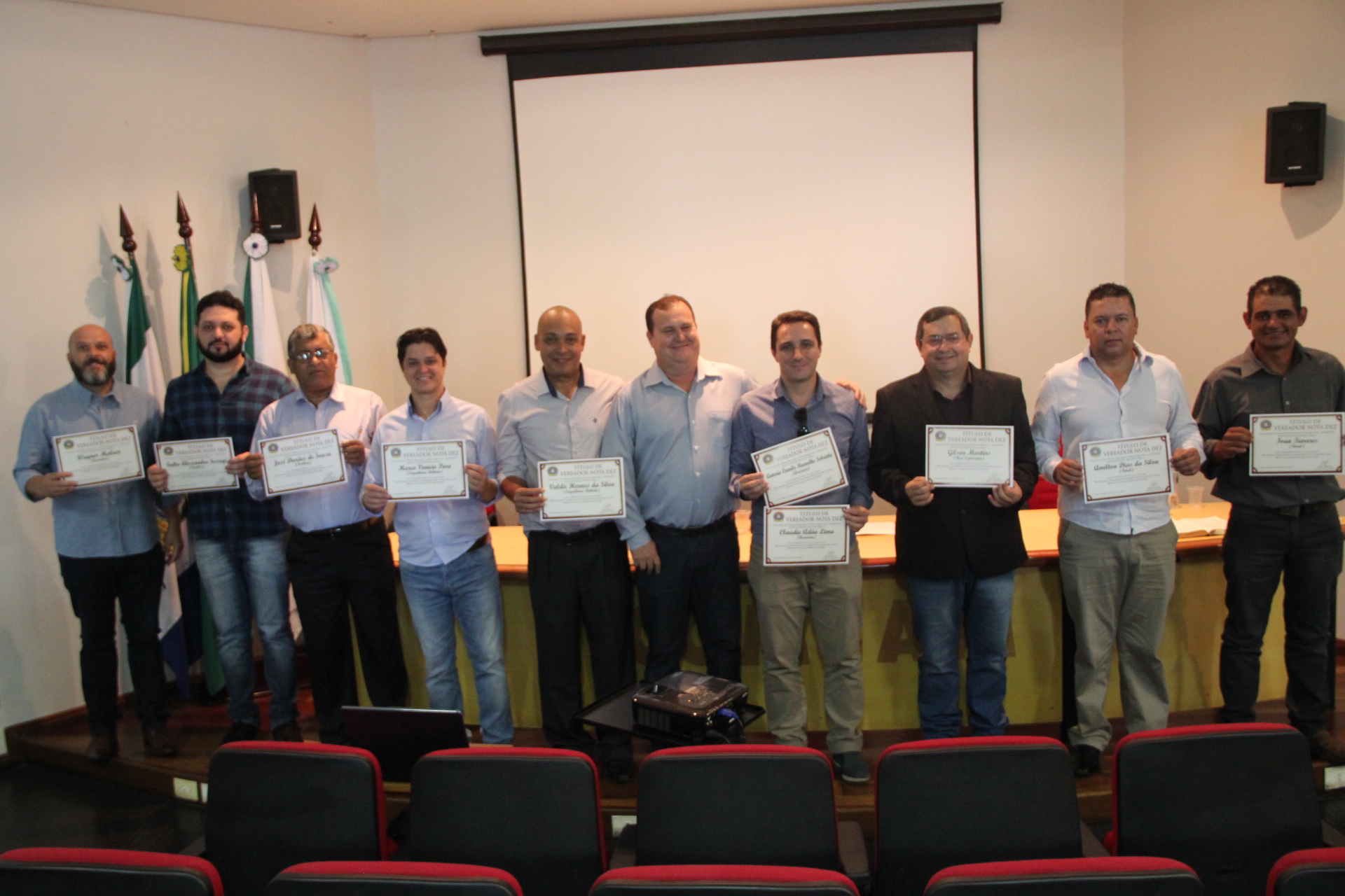 Vereadores e Câmaras Nota 10 recebem certificados e presidente destaca atuação legislativa