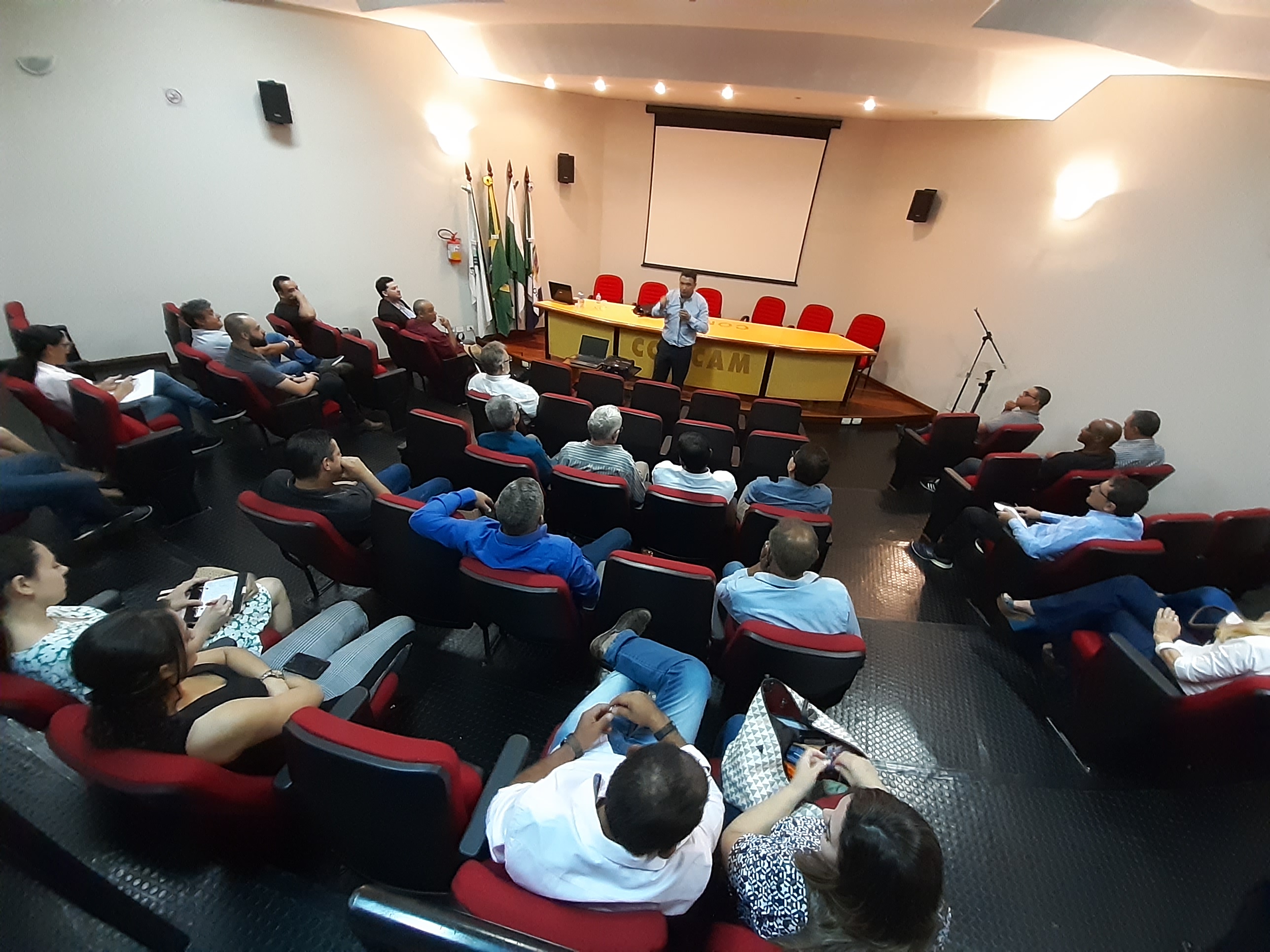  Vereadores, assessores e pré-candidatos participam de curso sobre legislação eleitoral na Acamdoze