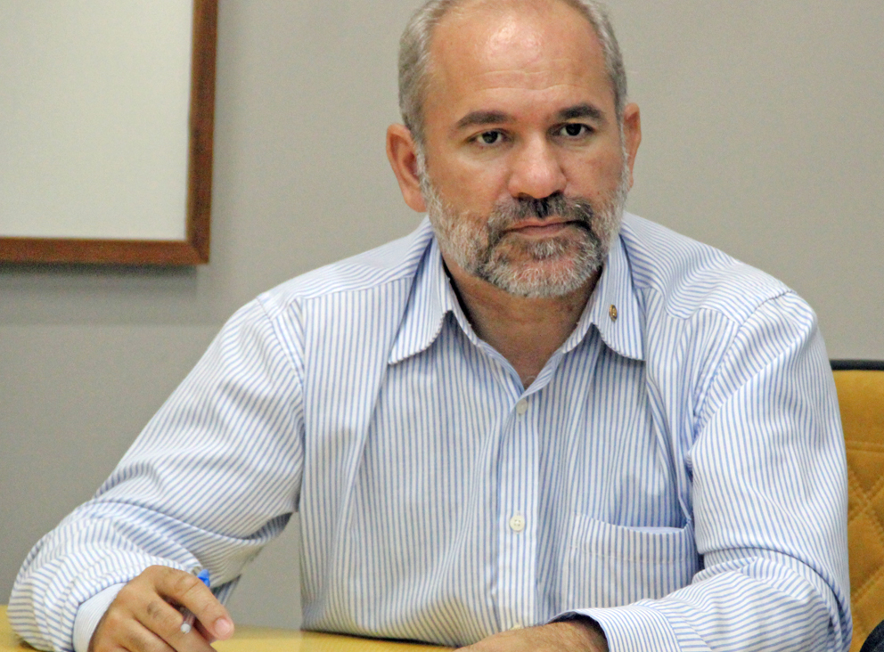 TCE reprova contas e multa ex-prefeito em R$ 24,4 mil por despesa ilegal com publicidade